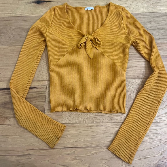 Ardene Mustard Yellow Front Tie Knot Long Sleeve - Size S - Picture 1 of 4